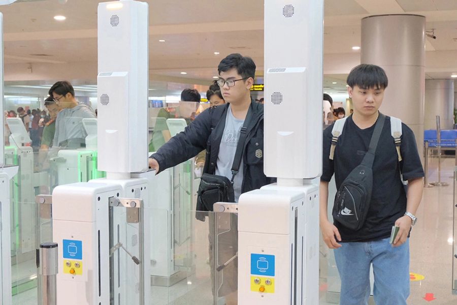 Hướng dẫn sử dụng Cổng kiểm soát tự động khi xuất cảnh và nhập cảnh