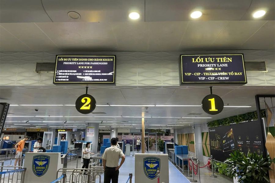 Lối Đi Ưu Tiên (Priority Lane) Tại Sân Bay Tân Sơn Nhất