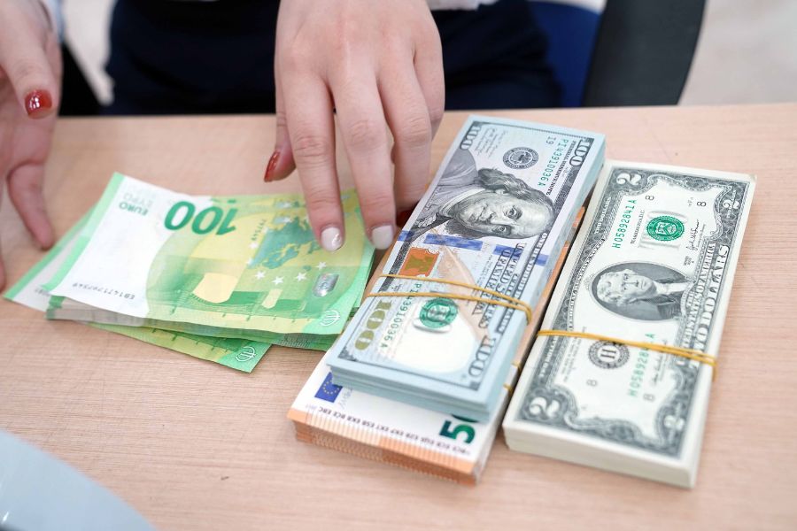 Mang USD, EUR, JPY Khi Đi Nước Ngoài Có Cần Giấy Tờ Không