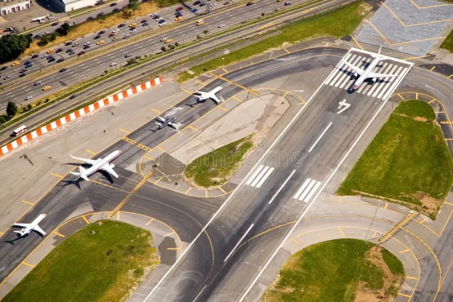 Runway, Taxiway, Apron Là Gì_ Phân Biệt 3 Khu Vực Quan Trọng Tại Sân Bay