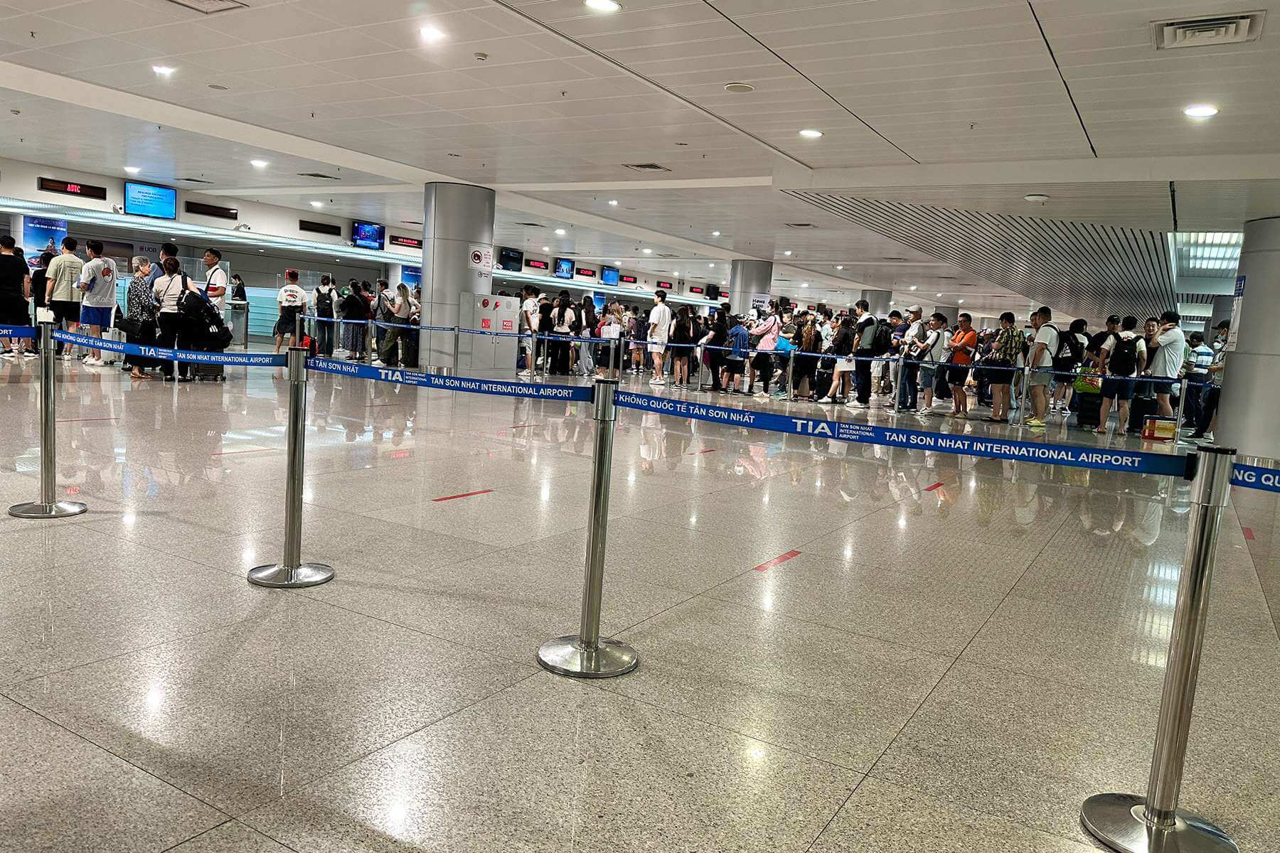 Sử dụng dịch vụ fast track làm thủ tục nhanh tại sân bay